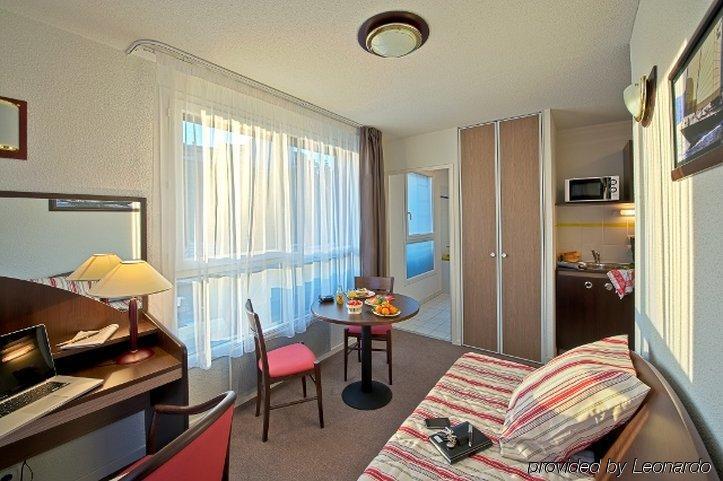 Comfort Suites Le-Port-Marly Paris Ouest Le Port-Marly Rum bild