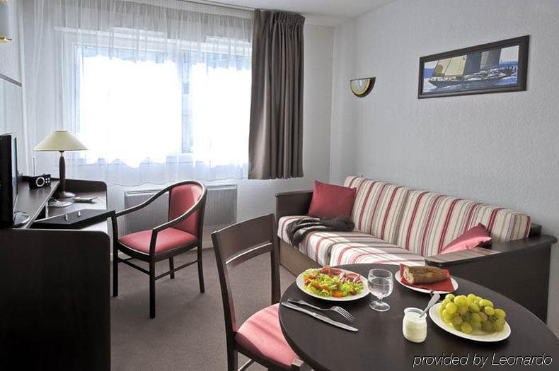 Comfort Suites Le-Port-Marly Paris Ouest Le Port-Marly Exteriör bild