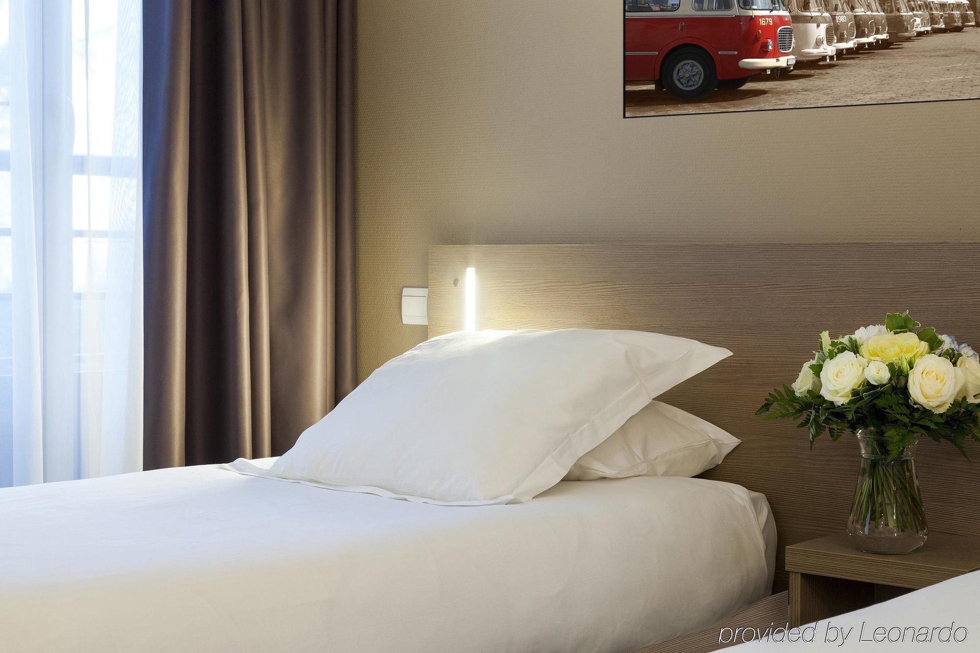 Comfort Suites Le-Port-Marly Paris Ouest Le Port-Marly Exteriör bild