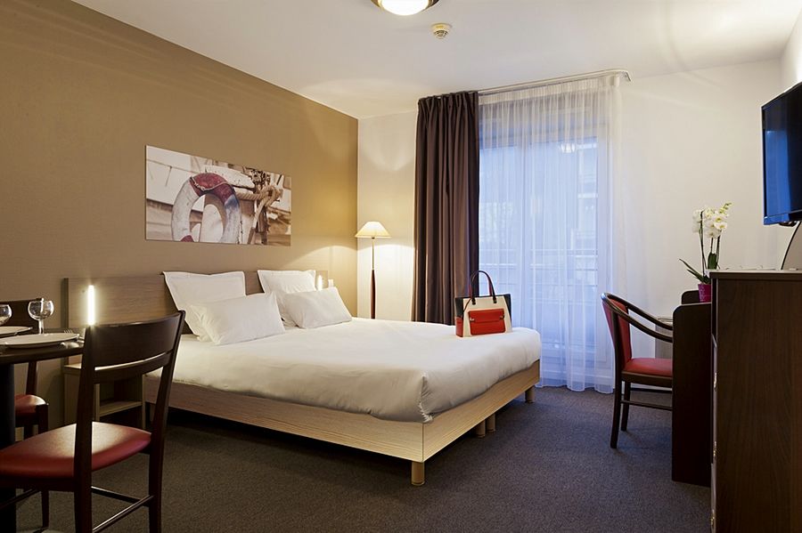Comfort Suites Le-Port-Marly Paris Ouest Le Port-Marly Exteriör bild