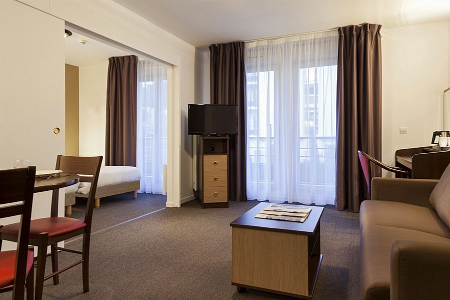 Comfort Suites Le-Port-Marly Paris Ouest Le Port-Marly Exteriör bild