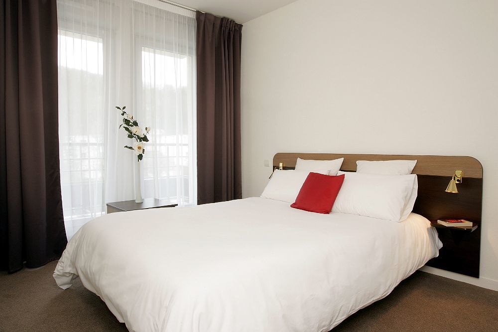 Comfort Suites Le-Port-Marly Paris Ouest Le Port-Marly Exteriör bild