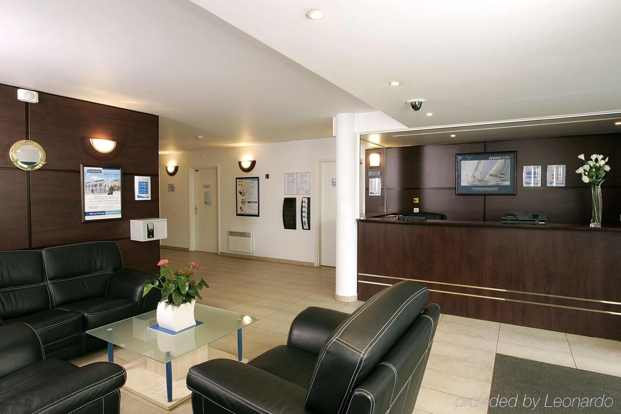 Comfort Suites Le-Port-Marly Paris Ouest Le Port-Marly Exteriör bild