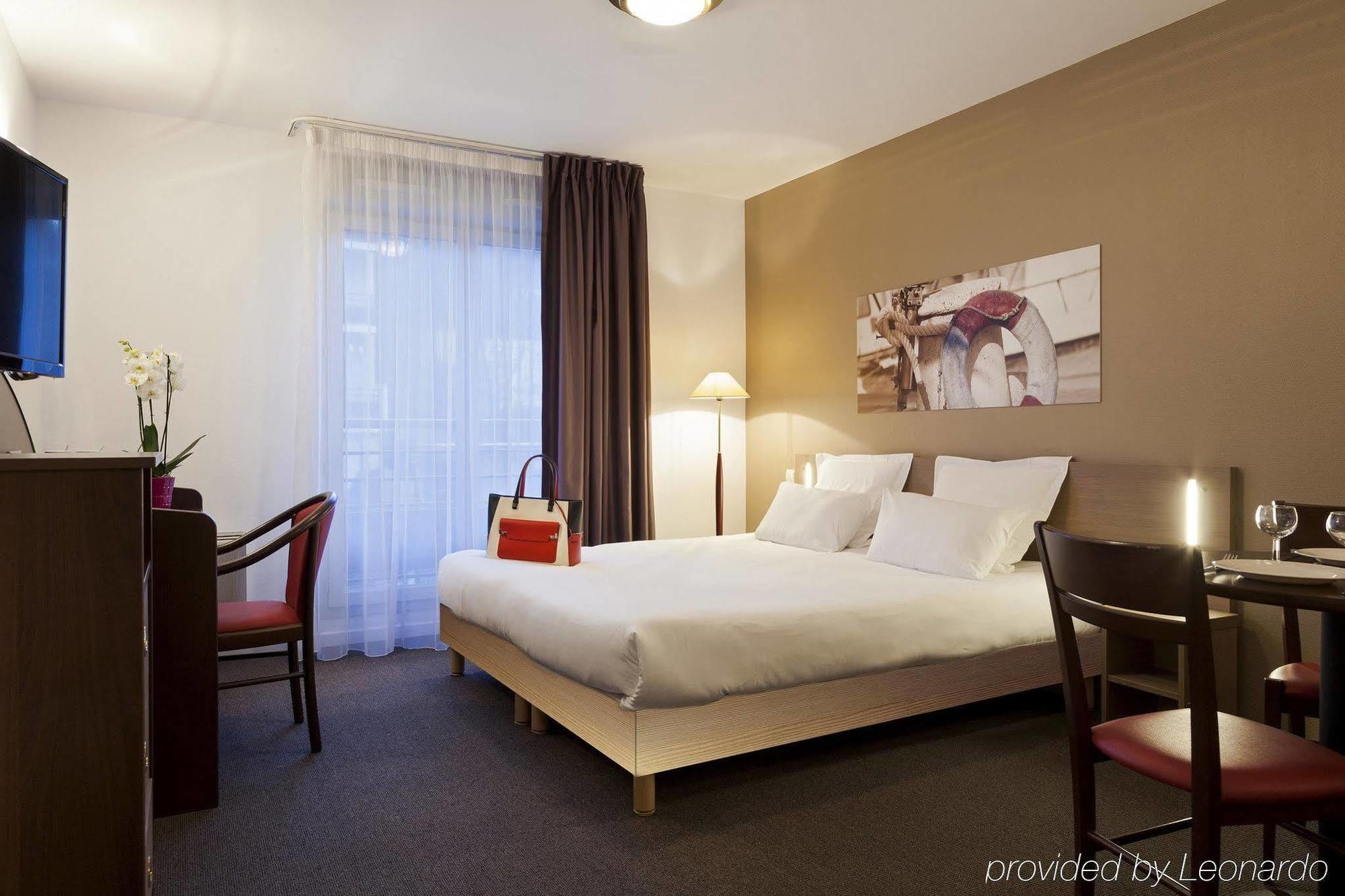 Comfort Suites Le-Port-Marly Paris Ouest Le Port-Marly Exteriör bild