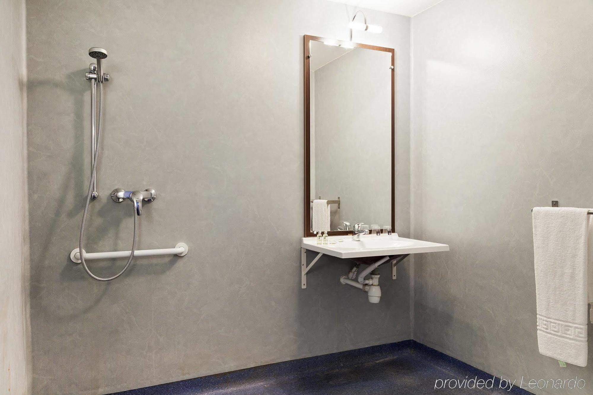 Comfort Suites Le-Port-Marly Paris Ouest Le Port-Marly Exteriör bild