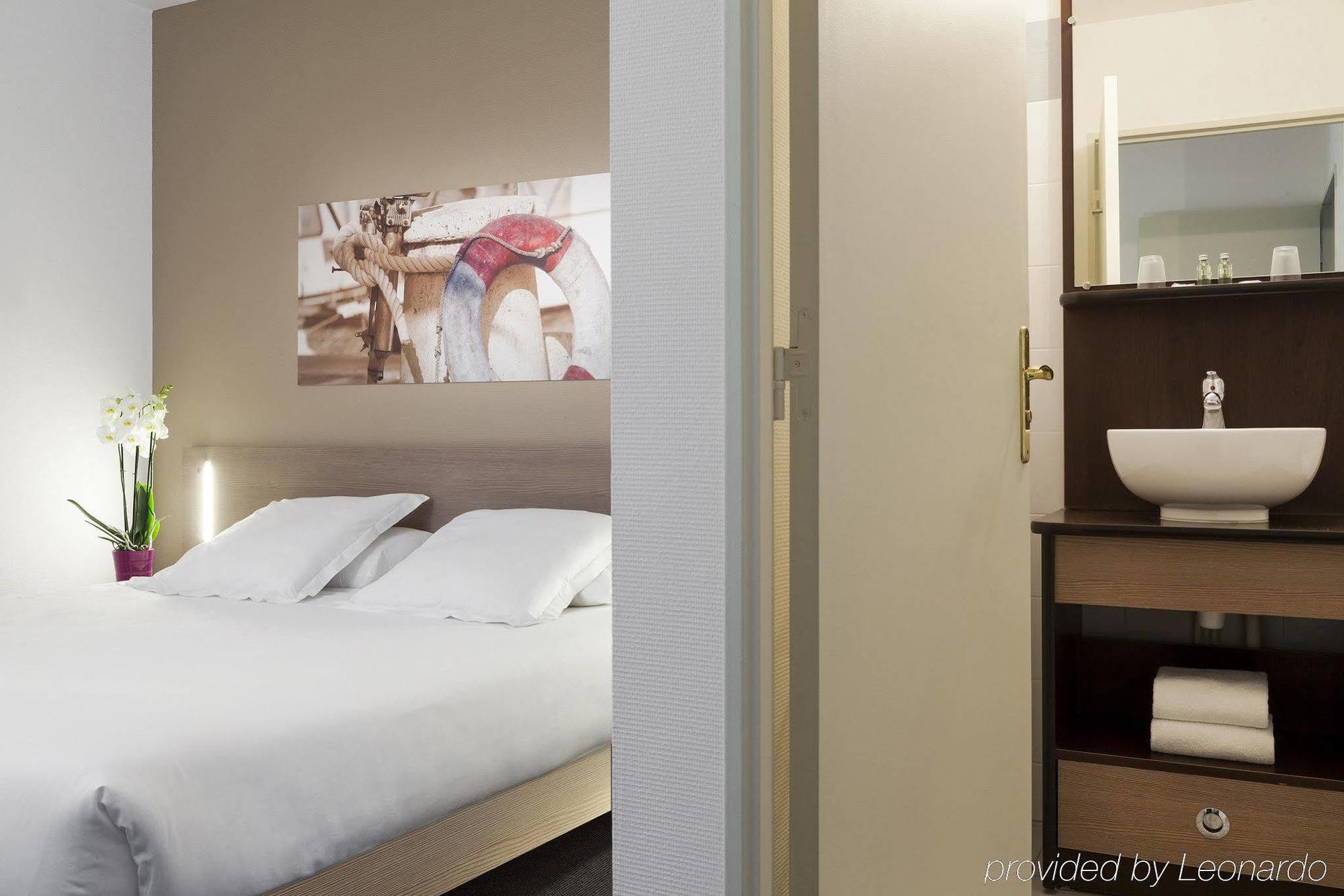 Comfort Suites Le-Port-Marly Paris Ouest Le Port-Marly Exteriör bild
