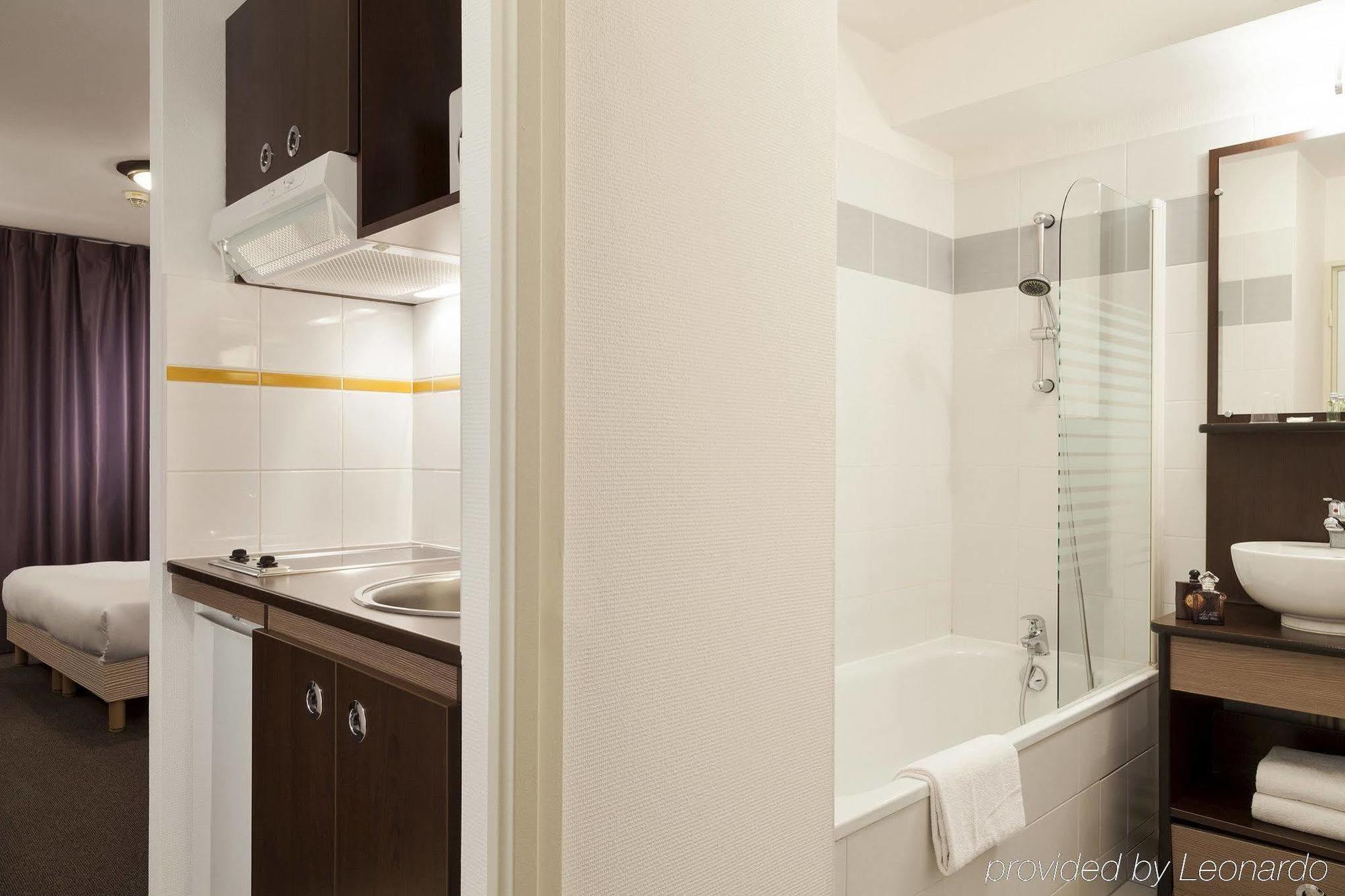 Comfort Suites Le-Port-Marly Paris Ouest Le Port-Marly Exteriör bild
