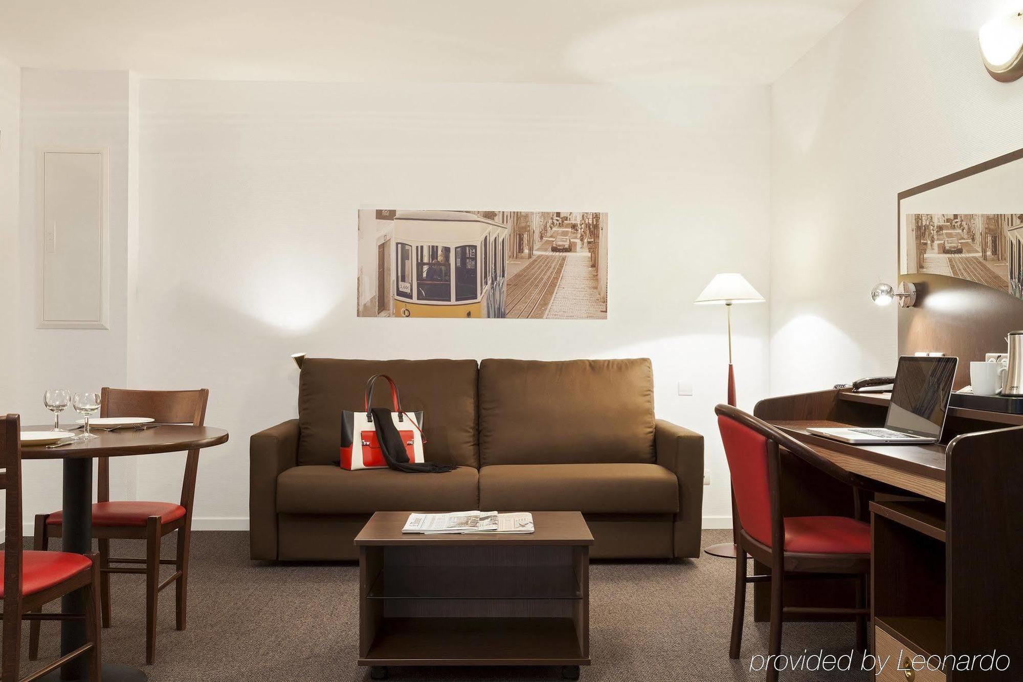 Comfort Suites Le-Port-Marly Paris Ouest Le Port-Marly Exteriör bild