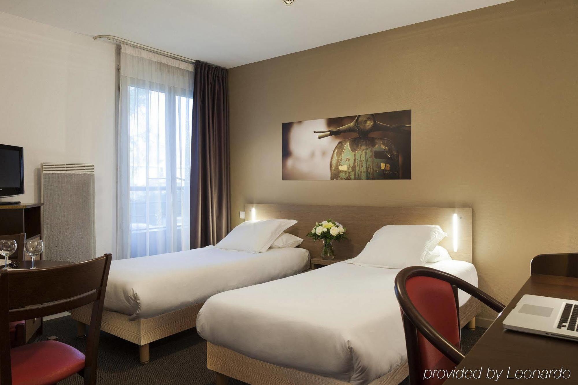 Comfort Suites Le-Port-Marly Paris Ouest Le Port-Marly Exteriör bild