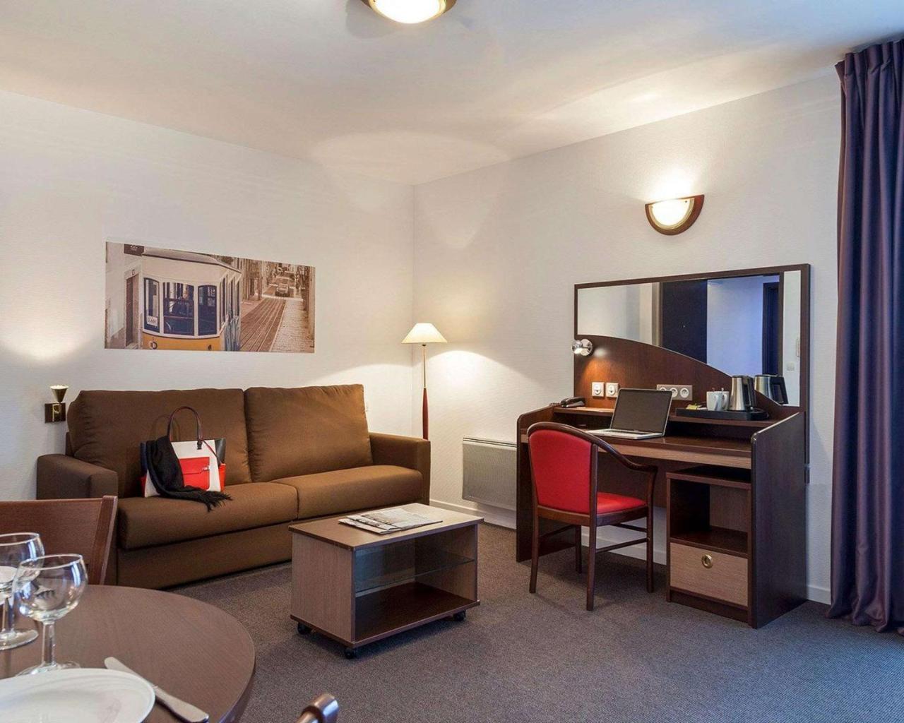 Comfort Suites Le-Port-Marly Paris Ouest Le Port-Marly Exteriör bild