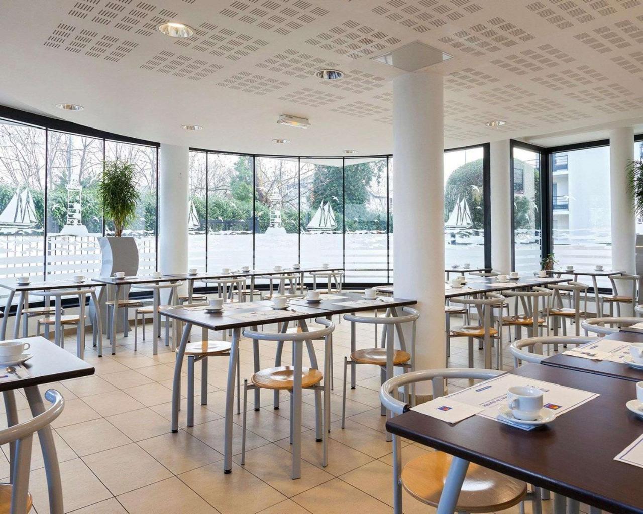 Comfort Suites Le-Port-Marly Paris Ouest Le Port-Marly Exteriör bild