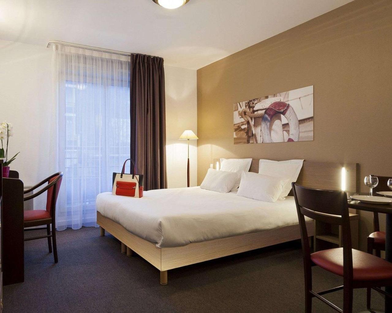 Comfort Suites Le-Port-Marly Paris Ouest Le Port-Marly Exteriör bild