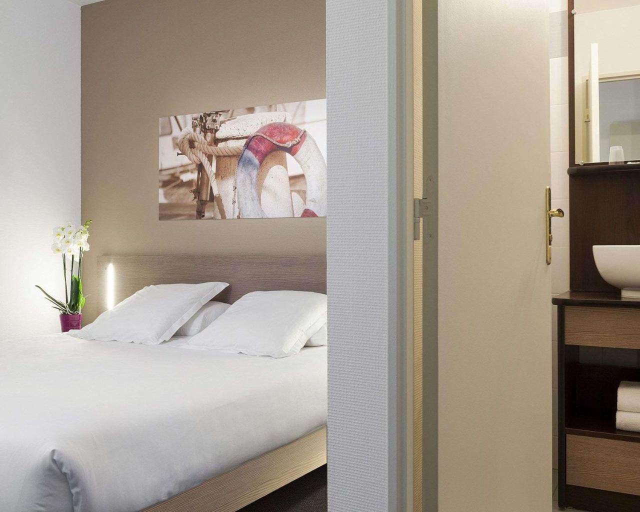 Comfort Suites Le-Port-Marly Paris Ouest Le Port-Marly Exteriör bild