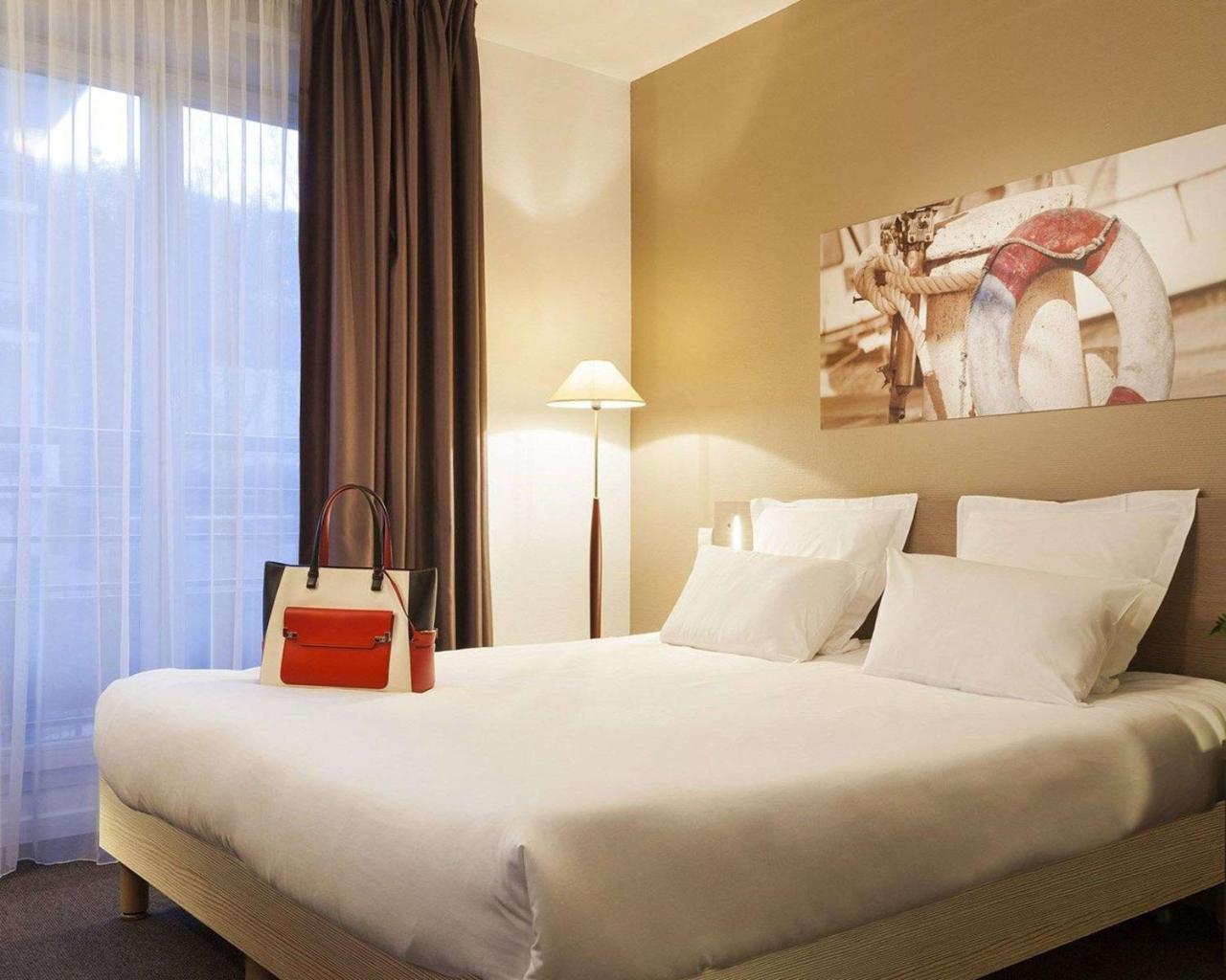 Comfort Suites Le-Port-Marly Paris Ouest Le Port-Marly Exteriör bild