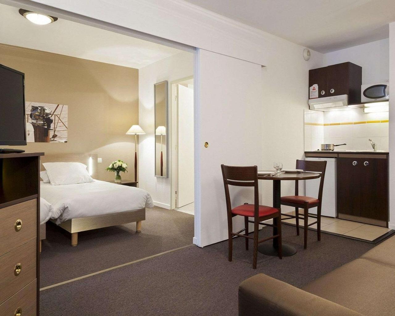 Comfort Suites Le-Port-Marly Paris Ouest Le Port-Marly Exteriör bild