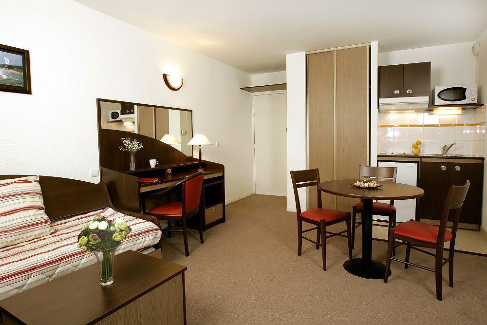 Comfort Suites Le-Port-Marly Paris Ouest Le Port-Marly Exteriör bild