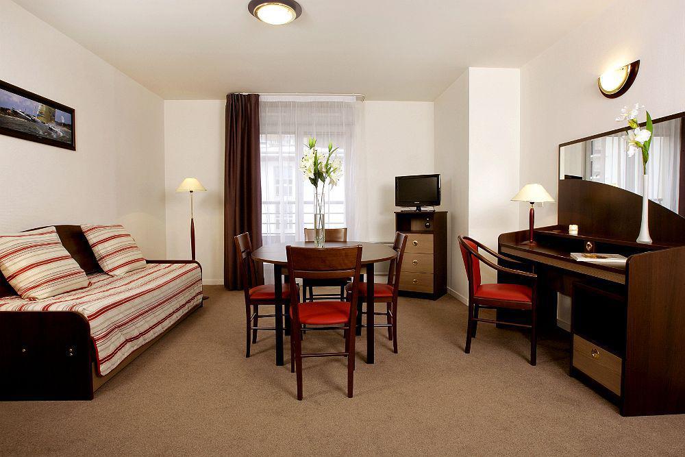 Comfort Suites Le-Port-Marly Paris Ouest Le Port-Marly Exteriör bild