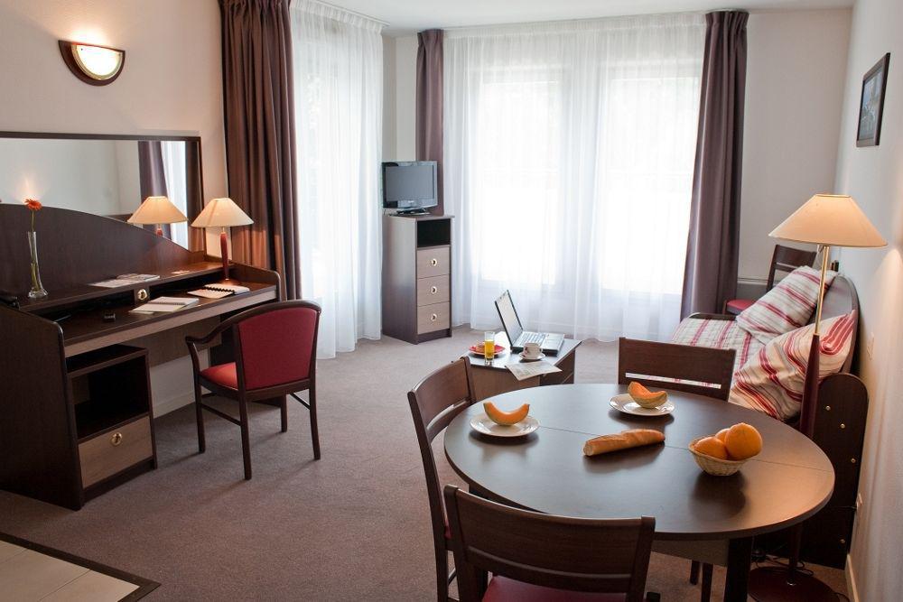 Comfort Suites Le-Port-Marly Paris Ouest Le Port-Marly Exteriör bild