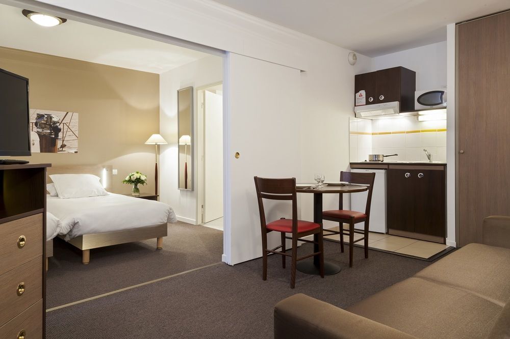Comfort Suites Le-Port-Marly Paris Ouest Le Port-Marly Exteriör bild