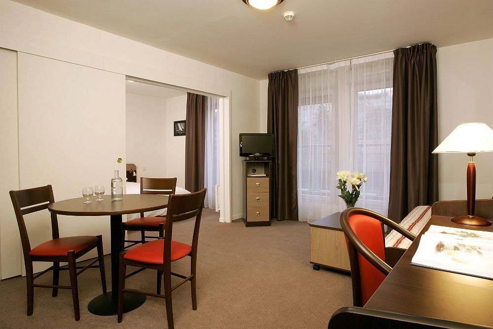 Comfort Suites Le-Port-Marly Paris Ouest Le Port-Marly Exteriör bild