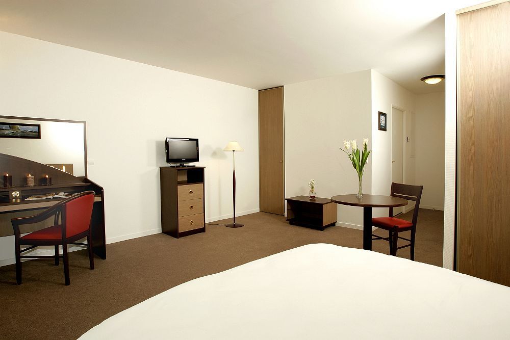 Comfort Suites Le-Port-Marly Paris Ouest Le Port-Marly Exteriör bild